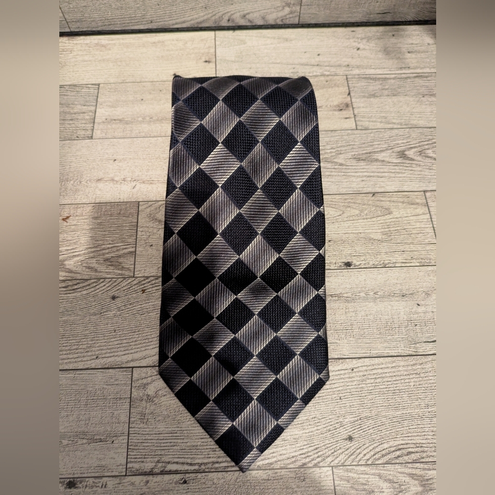 Elegant Black and Gray Checkered Tie